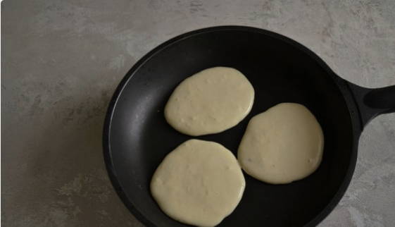 Пышные панкейки на молоке классические на сковороде